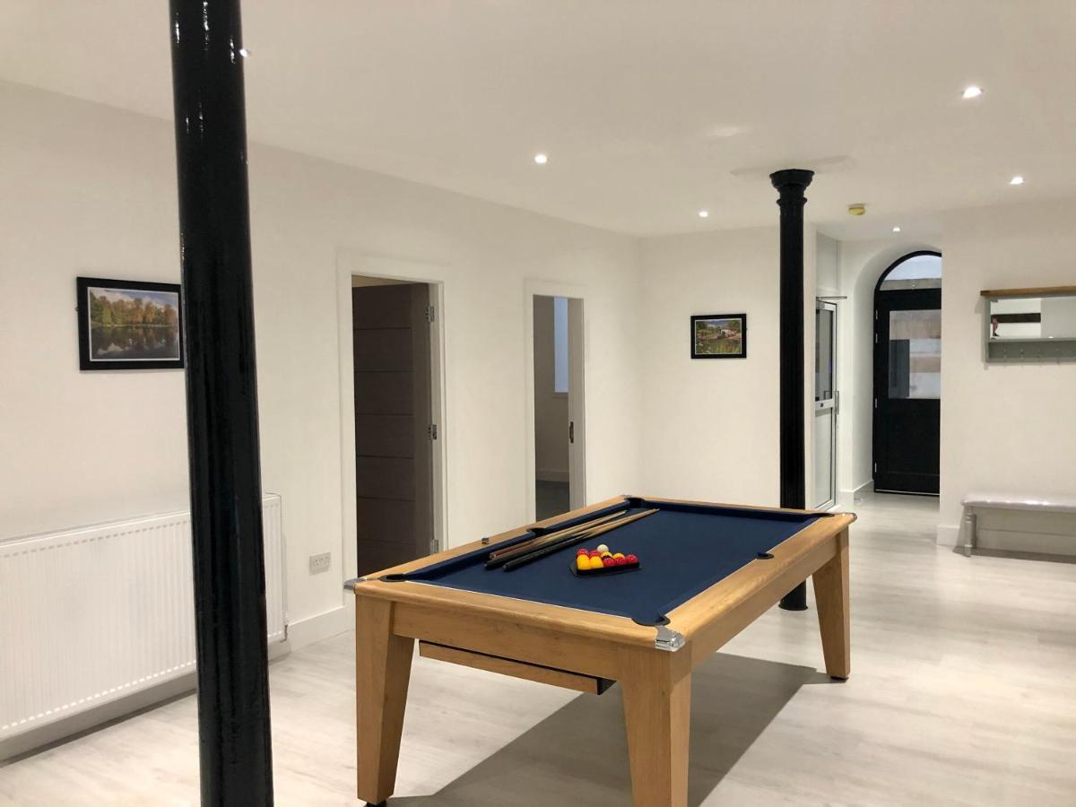 East Church House, Unique 9 Bedroom Church, Historic Market Town. สเตรเวน ภายนอก รูปภาพ